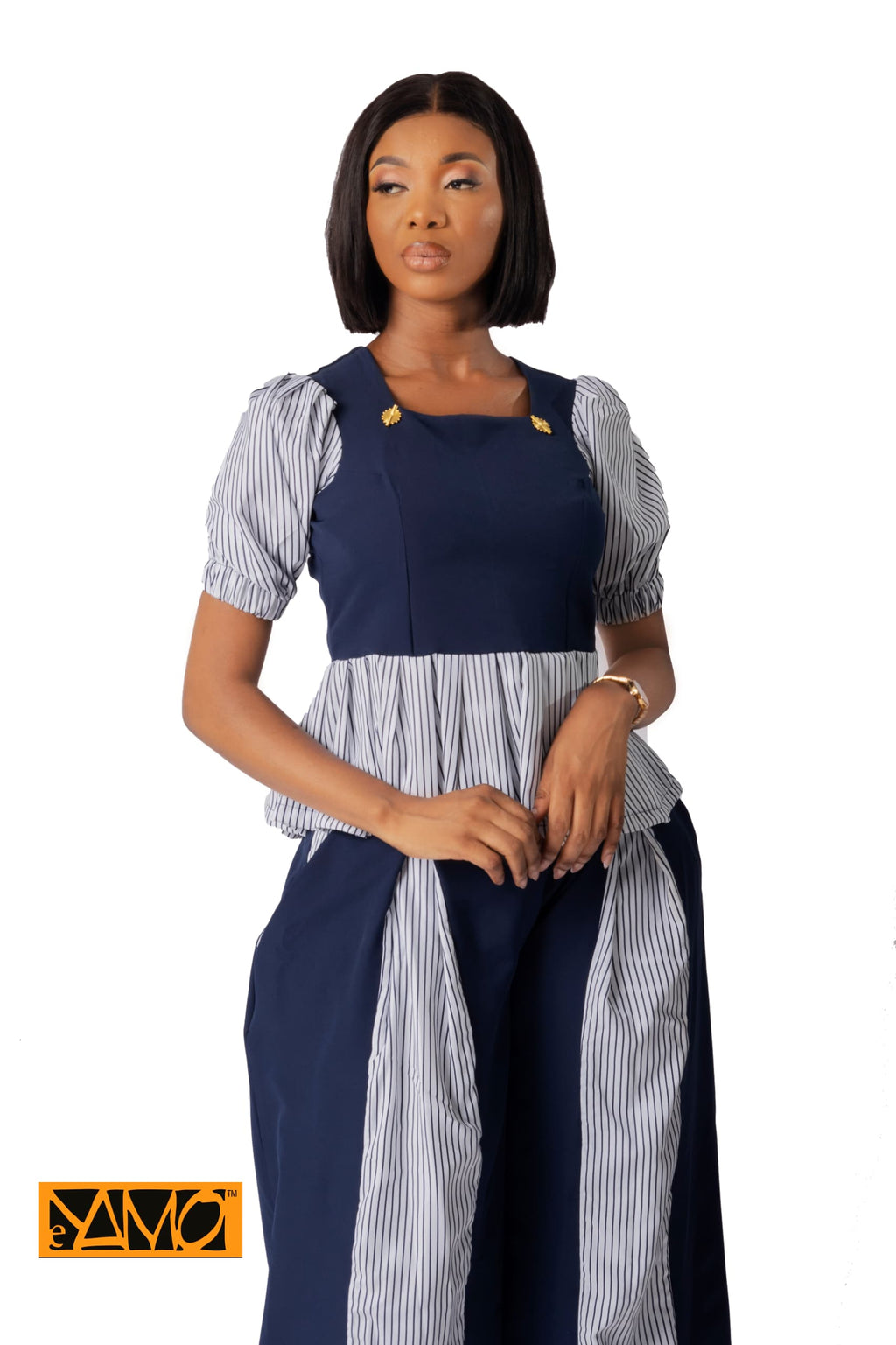 Ensemble bleue assortie de tissu raillé blanc et poids Baoulé